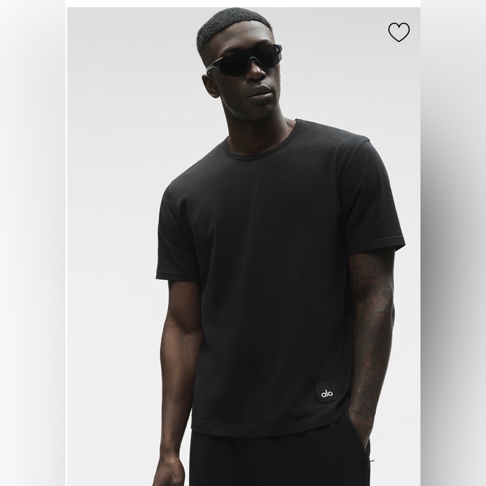 ALO Yoga Men’s “Essential” Shirt Sleev Street Tee (S)